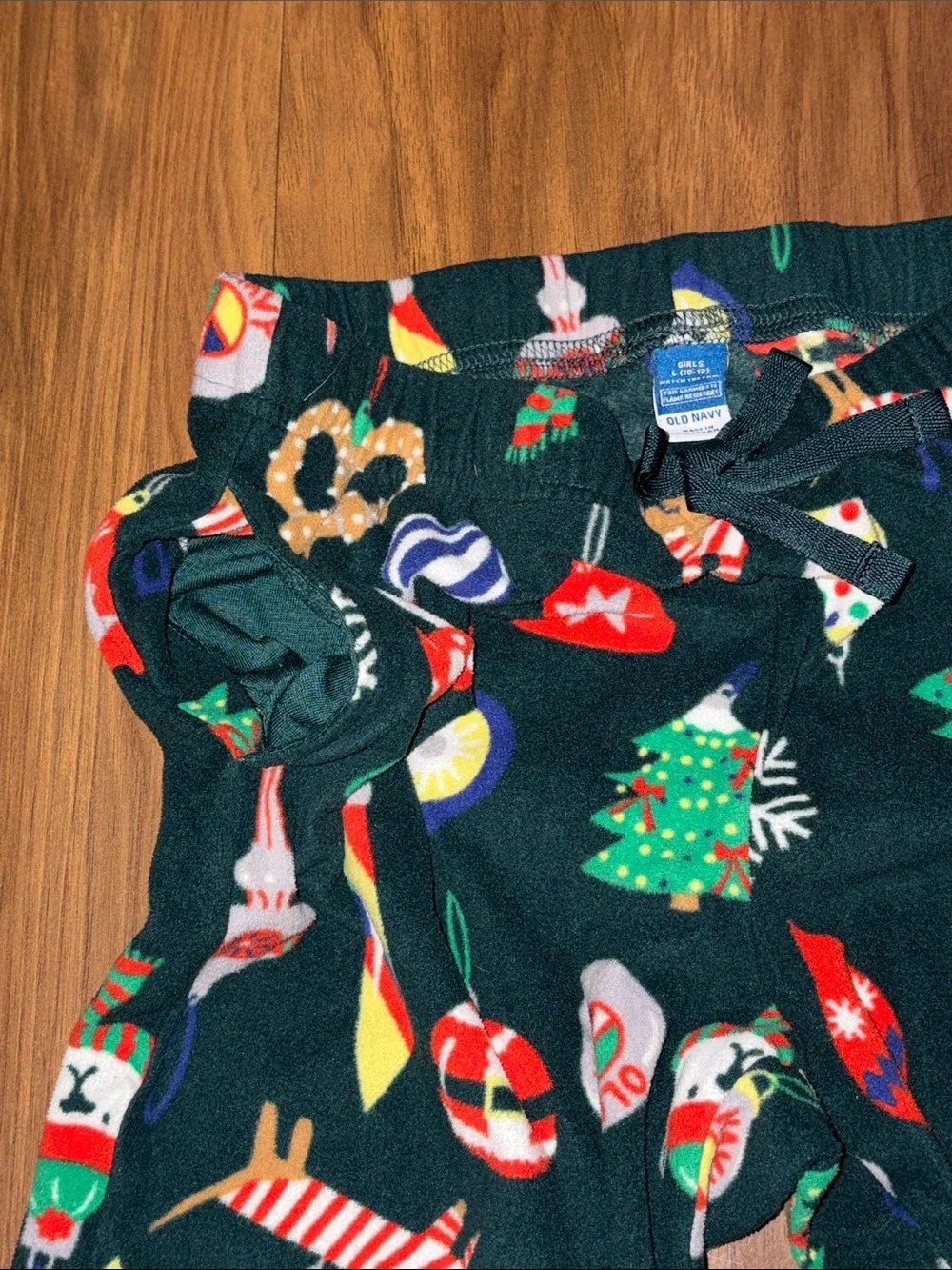 Old Navy Kids Black Holiday Ornament & Tree Print Pajama Bottoms
